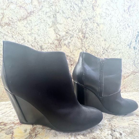 Charles by Charles David Wedge Booties, Black, Size 9 - Picture 6 of 11